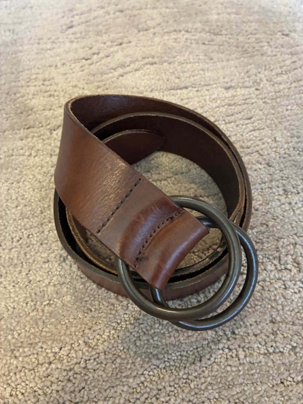 Gap women’s size small leather brown belt.  Good condition